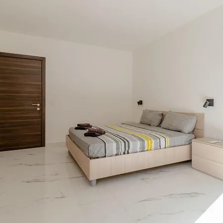 3 Bedroom Penthouse T * Luqa