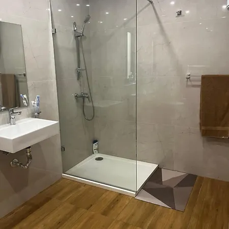 3 Bedroom Penthouse T *