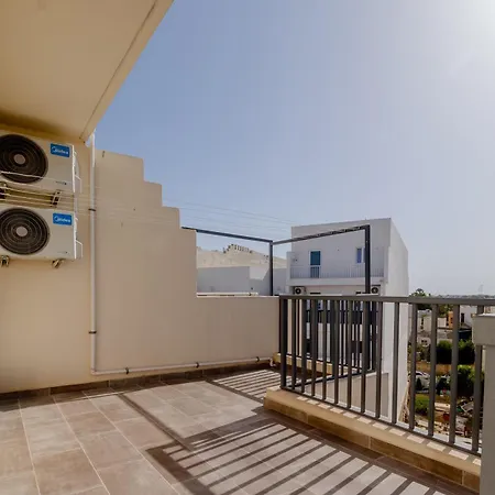 3 Bedroom Penthouse T *