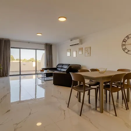 3 Bedroom Penthouse T *