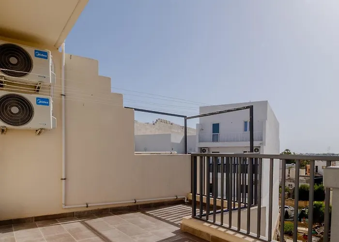 3 Bedroom Penthouse T *