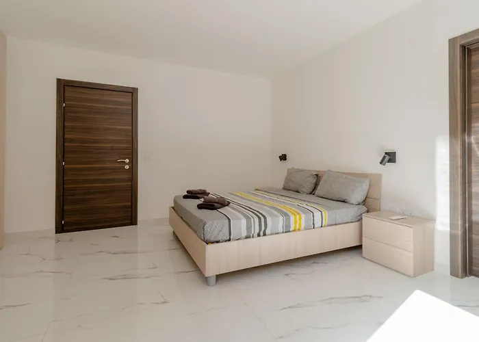 3 Bedroom Penthouse T * Luqa