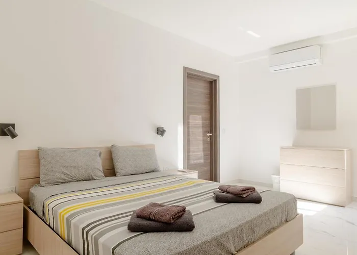 Lejlighed 3 Bedroom Penthouse T Luqa