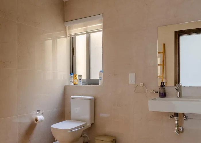 3 Bedroom Penthouse T *