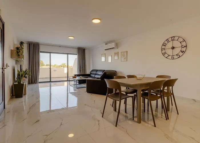 3 Bedroom Penthouse T *